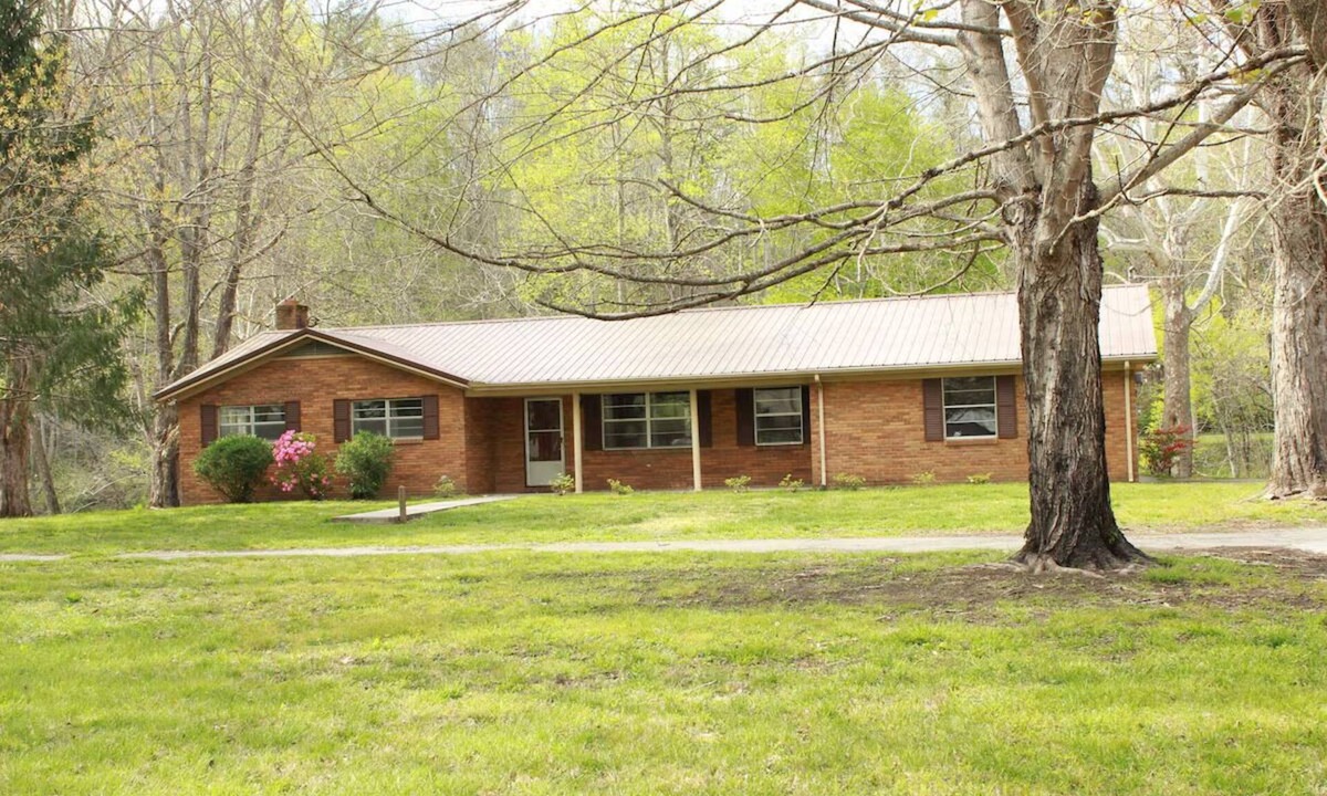 Townsend House | Smoky Mountain River Bungalow