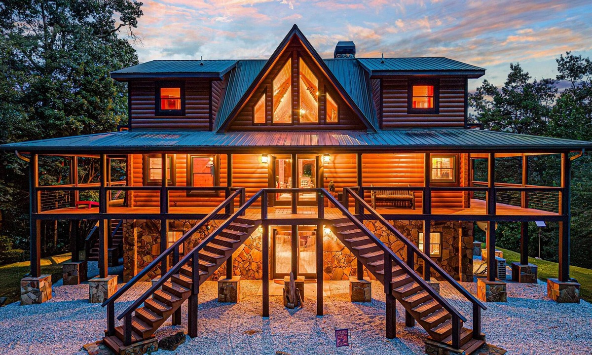 Robbinsville Cabin | Smoky Mtn Lake House | Prvt Dock & Hot Tub