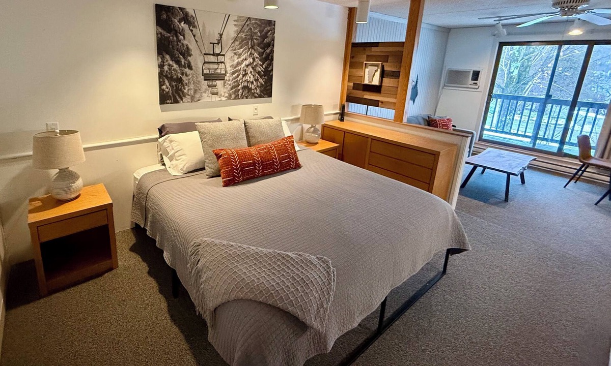 Jeffersonville House | Smooth 2-minute ski to Lift Ski-in Ski-out Smuggs Condo ⭐️