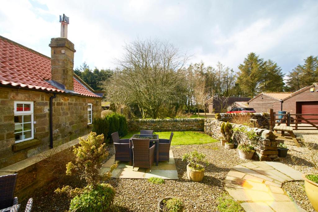 Ravenscar House | Smugglers Cove Cottage