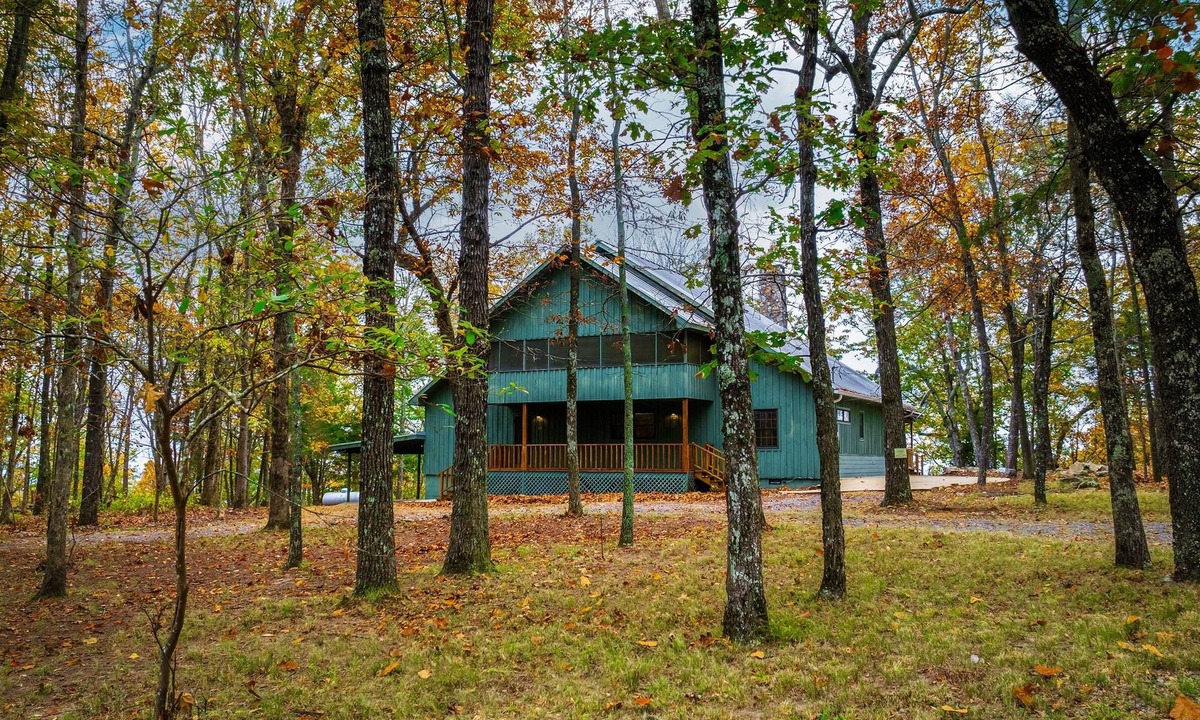 Fort Payne Cabin | Snail’s Pace South-6br/3.5 bath w/gorgeous views