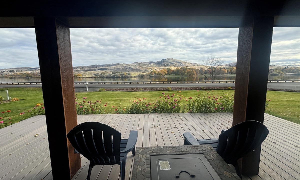 Clarkston Heights-Vineland House | Snake River View & River Access