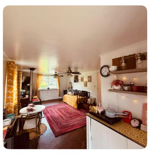 Capitol Heights Apartment | Snazzy Studio plus Private BR - DC-MD Line
