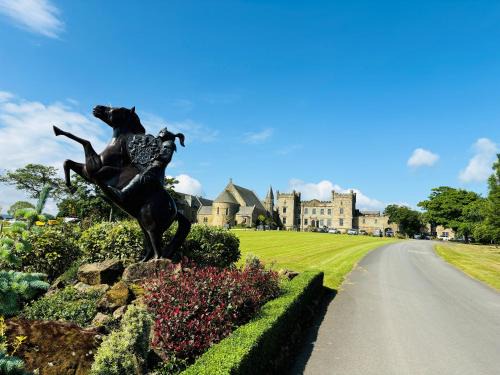 Whitby Hotel | Sneaton Castle