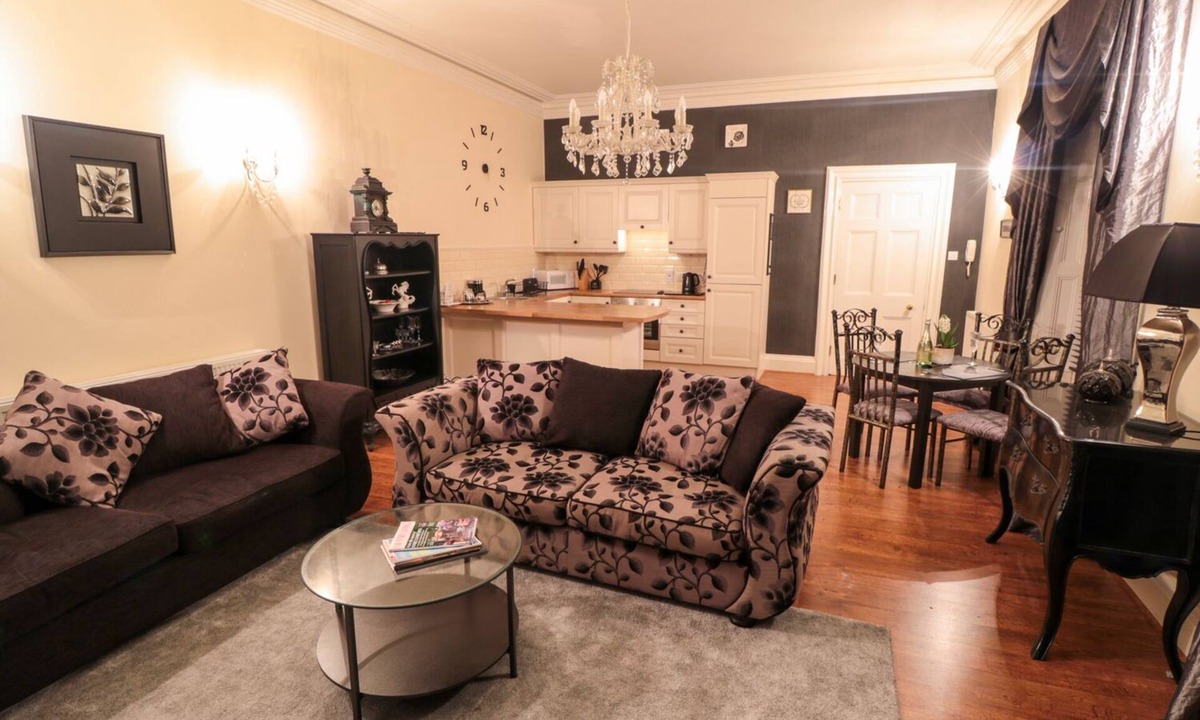 Sneaton Cottage | SNEATON HALL APARTMENT 4, romantic, luxury holiday cottage in Sneaton