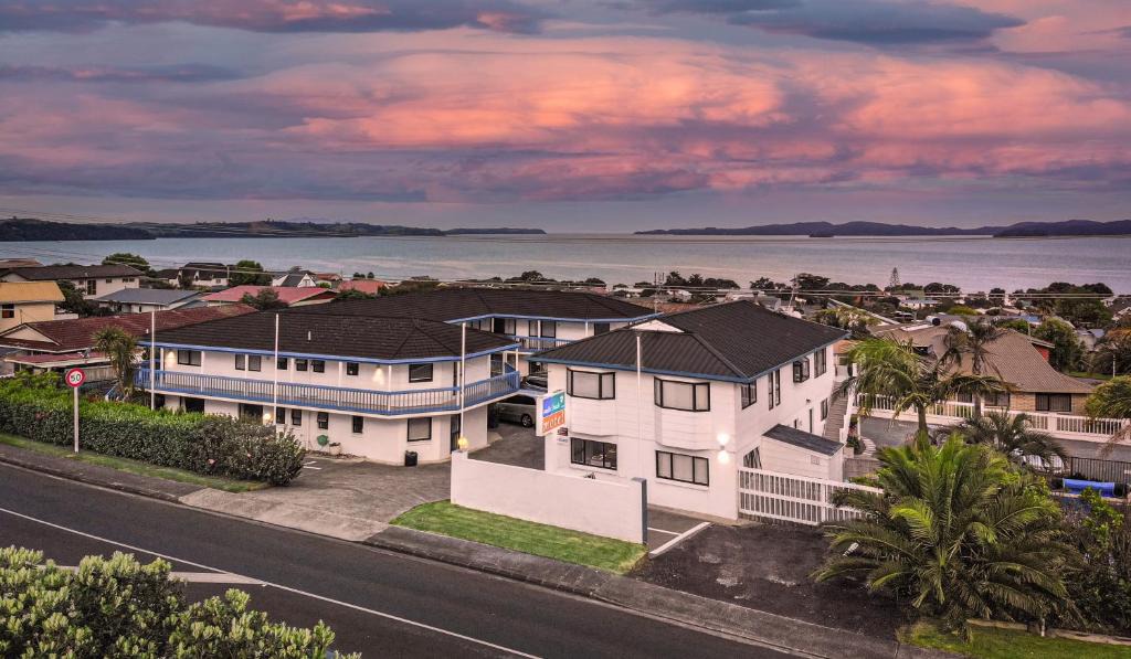 Snells Beach Hotel | Snells Beach Motel