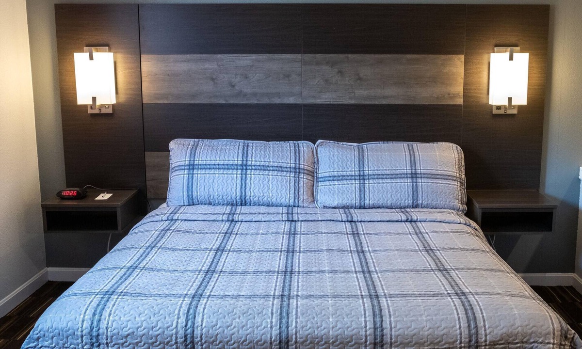 Main Street Hyannis House | SNK - Princess Suite with Jacuzzi