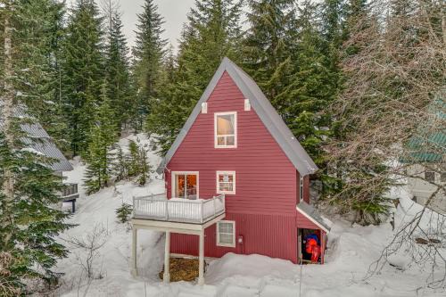 Snoqualmie Pass House | Snoqualmie Pass Cabin w/Deck: Walk to Ski Lift