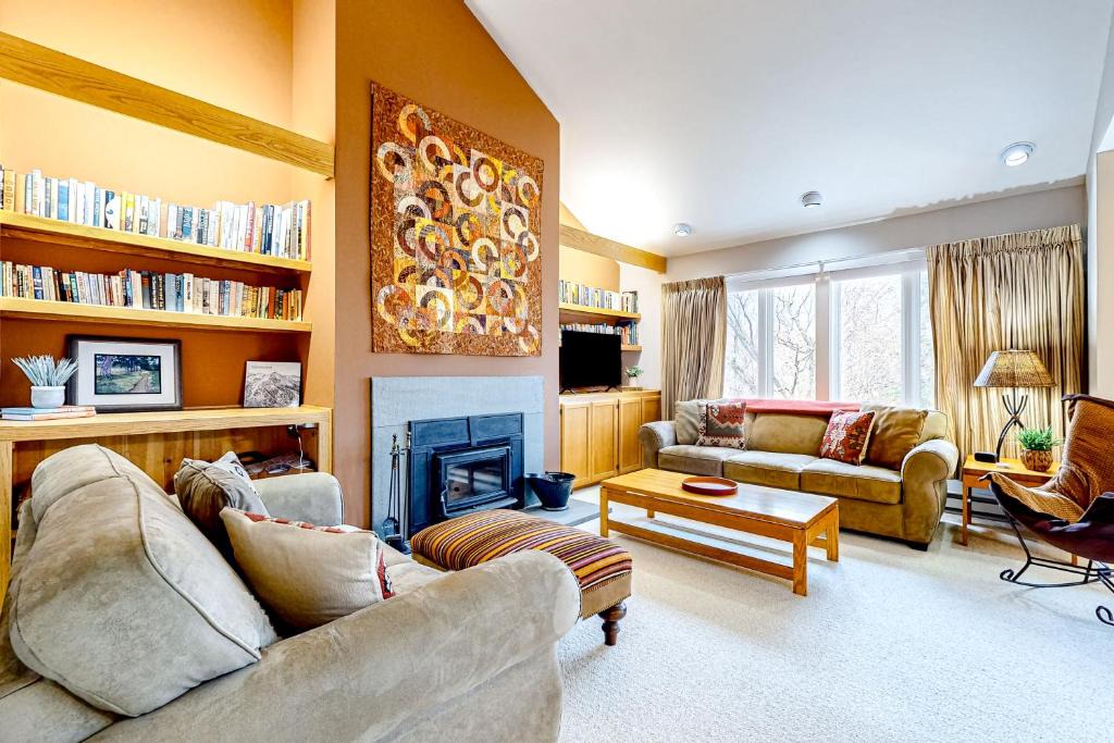 Warren Apartment | Snow Creek 43