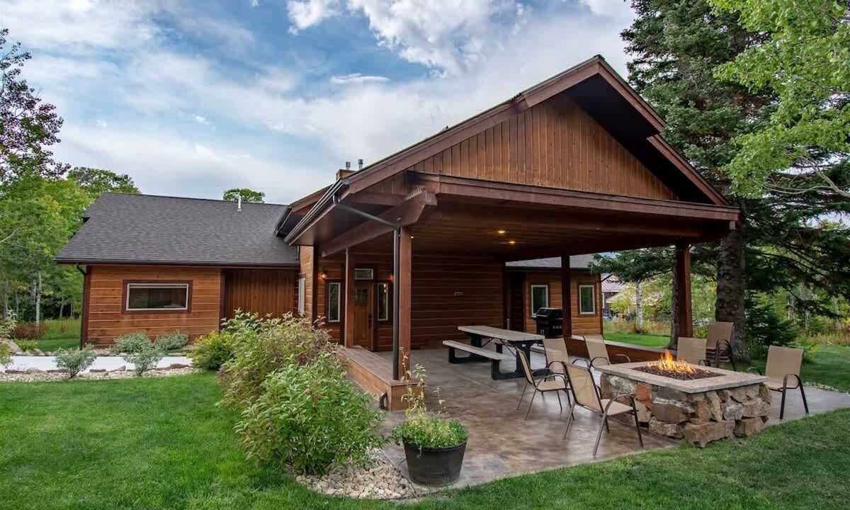 Lazy Acres House | Snow Creek Lodge Summ