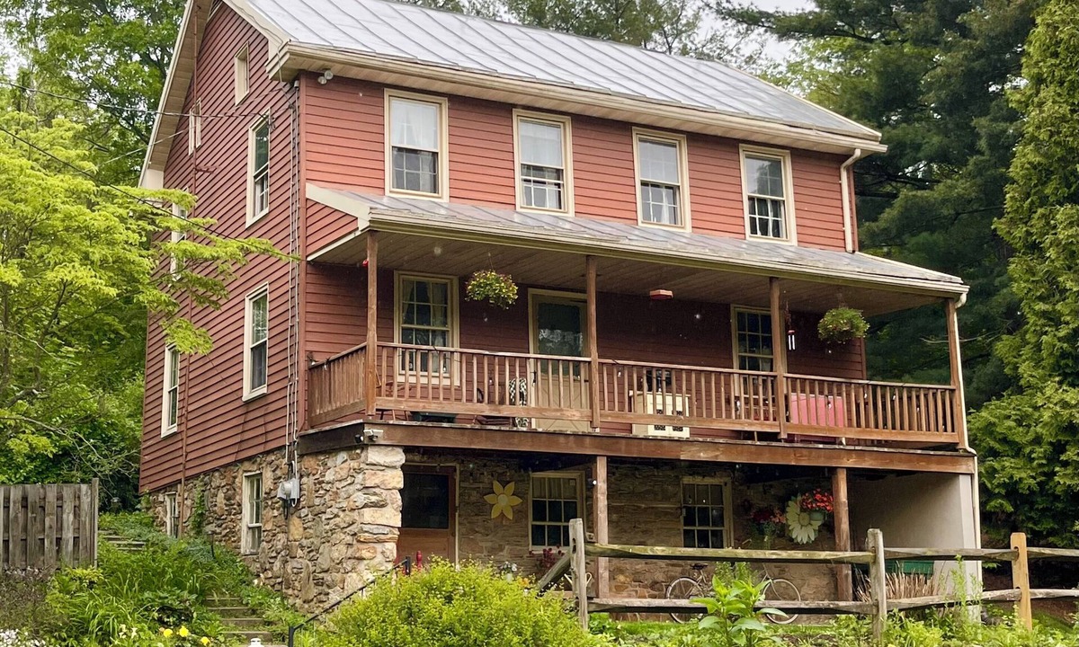 Hanover Other | Snow Daisy Inn