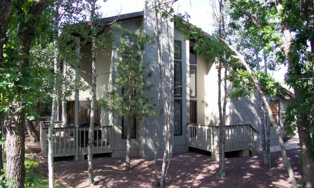 Pinetop Villa | SNOW SNOW SNOW! TRANQUIL 2 BEDRM LOC & GARAGE IN PINETOP CNTRY CLB AREA SLEEPS 6