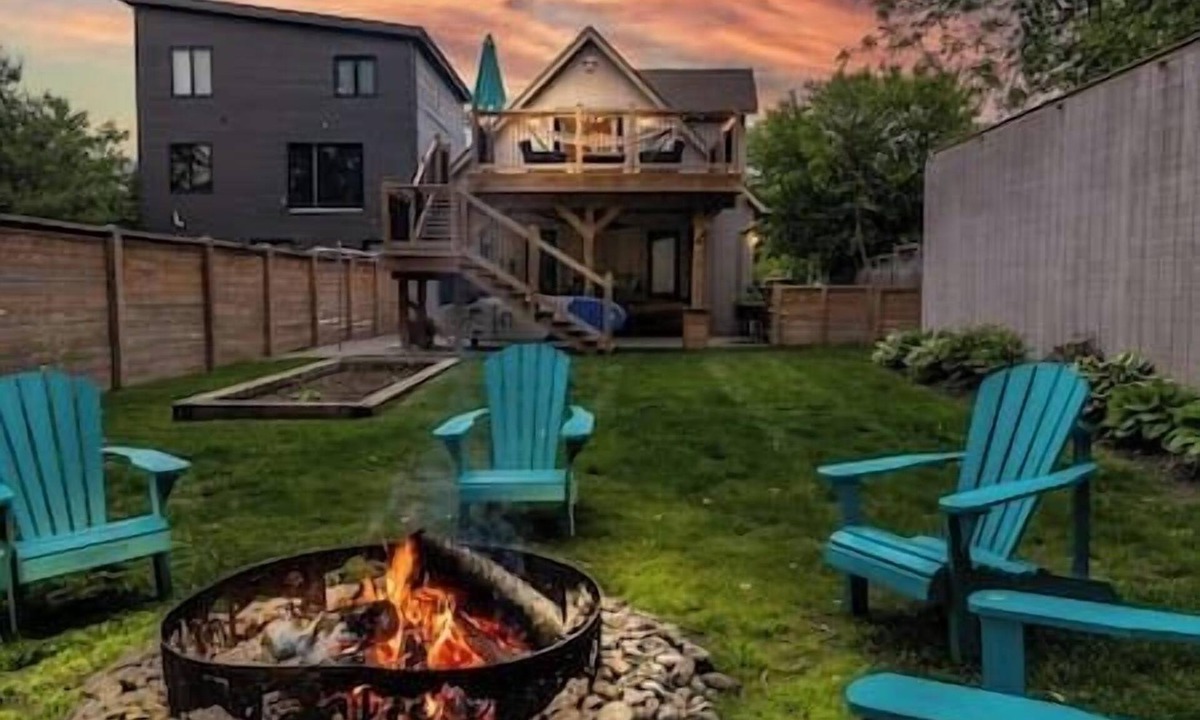 Barrie House | Snow Valley Ski/Hot Tub, Minet's Point Beach House