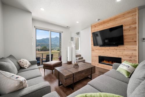 Mountain Green House | Snowbasin Chalet R5061 Ski EscapeFirepit Hot Tub