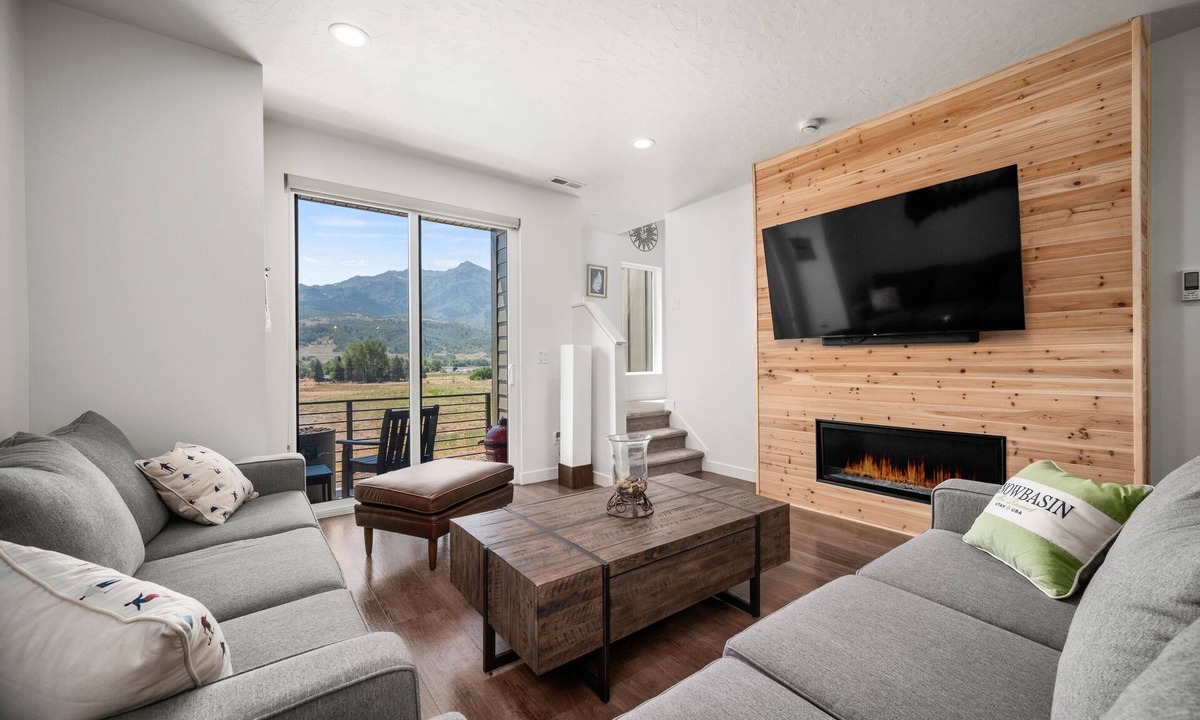 Mountain Green House | Snowbasin Chalet R5061 |Ski Escape|Firepit |Hot Tub