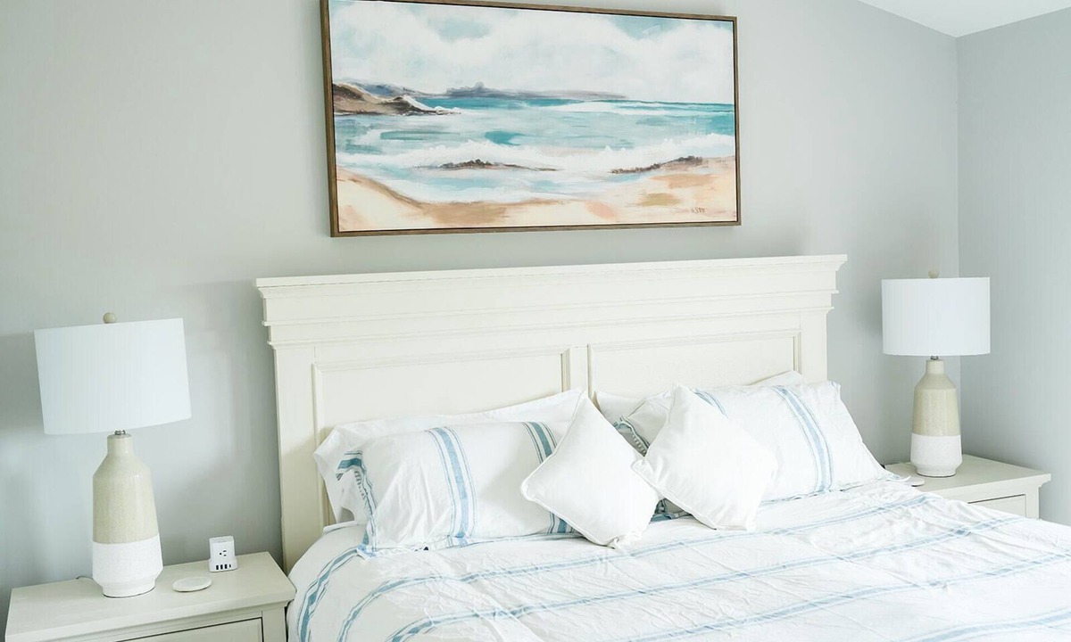 Saint Simons Heights Condo | Snowbird Special! Updated condo with marsh views!