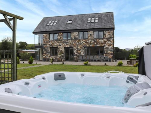 Llanllyfni House | Snowdon Summit View