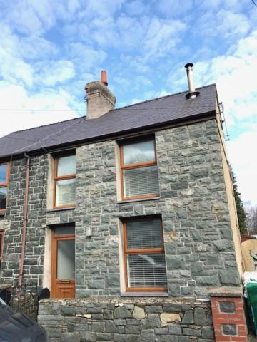 Cwm-y-glo House | Snowdonia End Terrace