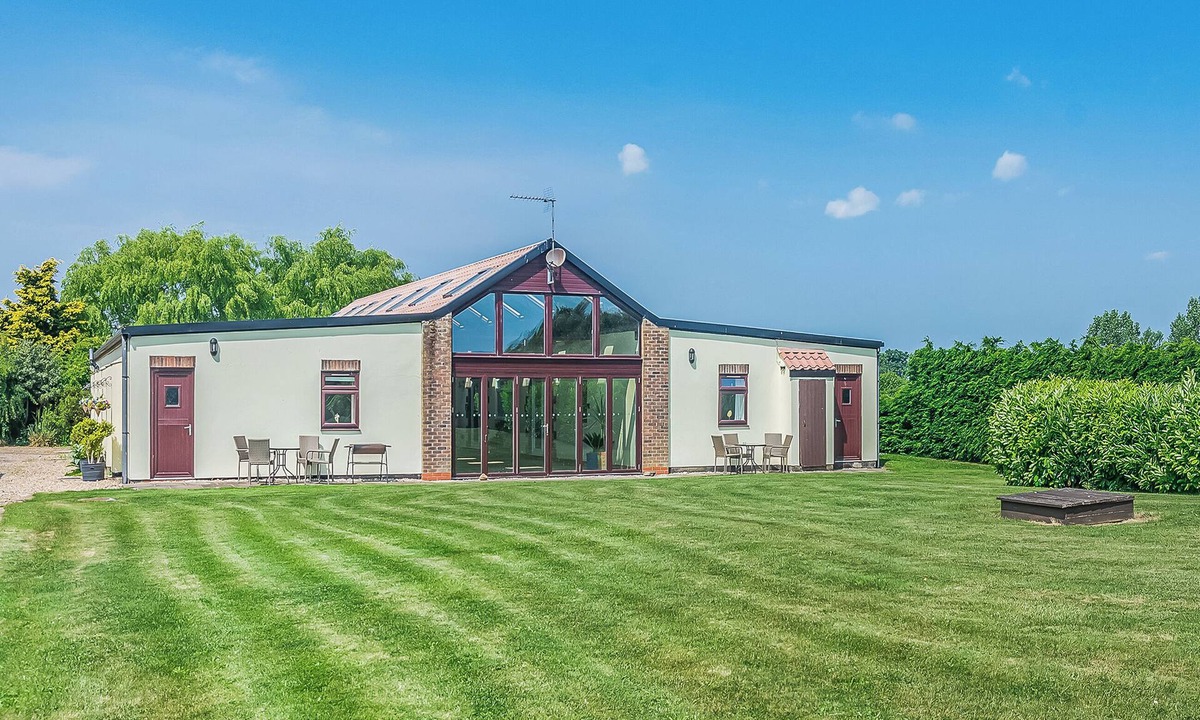 Great Hatfield Cottage | Snowdrop Cottage - W43121