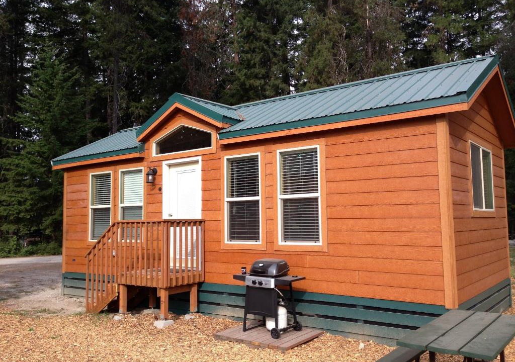 Emigrant Gap Resort | Snowflower Camping Resort Cottage 5