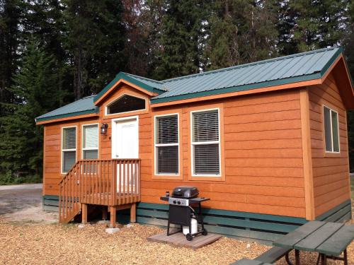 Emigrant Gap Resort | Snowflower Camping Resort Cottage 7
