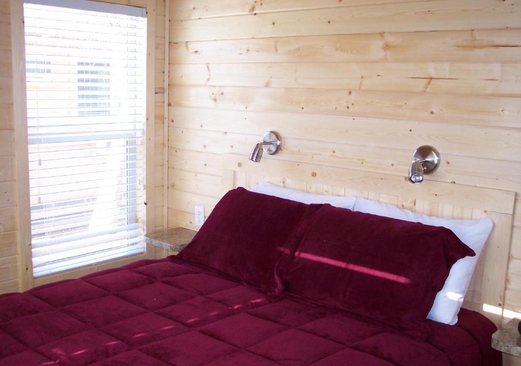 Emigrant Gap Resort | Snowflower Camping Resort Wheelchair Accessible Cottage 8