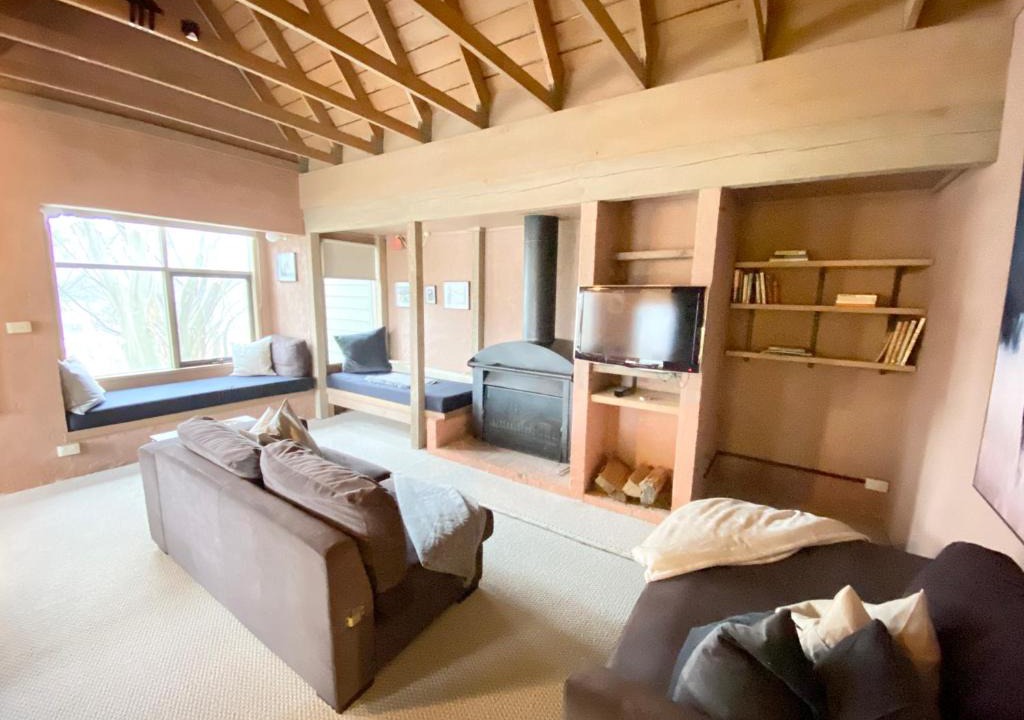 Dinner Plain House | Snowgums 10