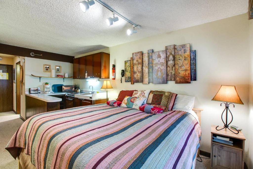 Glacier Apartment | Snowline Lodge #46