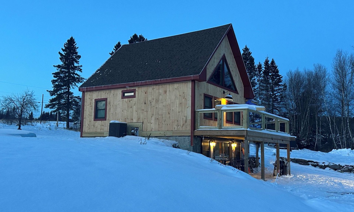 Colebrook Cabin | SNOWMOBILING STARTS SOON! - Cozy Cabin with Mountain Views & WiFi