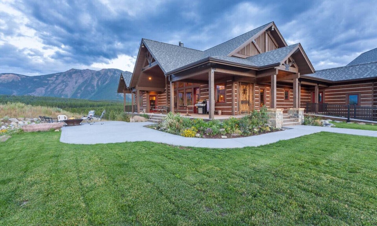West Glacier House | Snowmoon Ranch