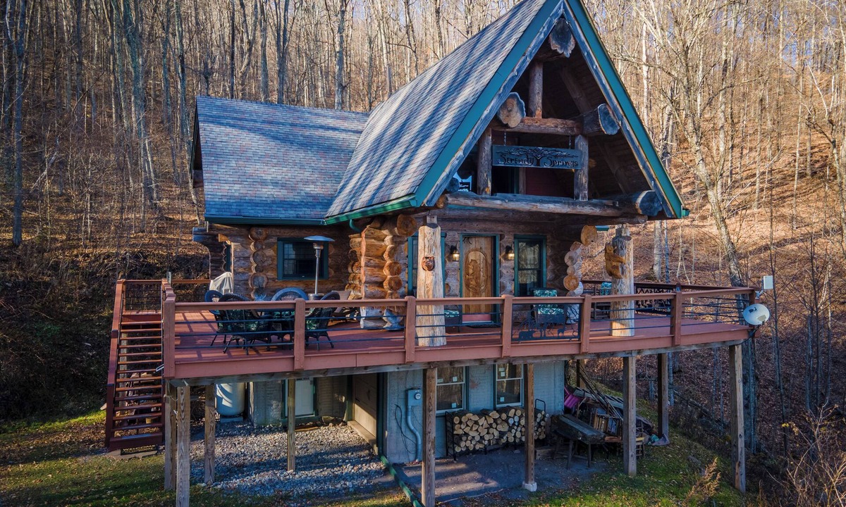 Slatyfork Farm Cabin | Snowshoe Log Cabin - Hot Tub with Mountain Views - 4+ Private Acres