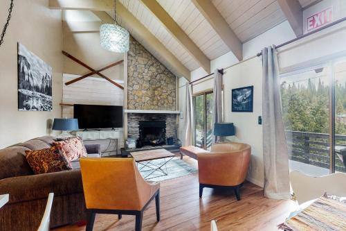 Fish Camp House | Snowy Pines