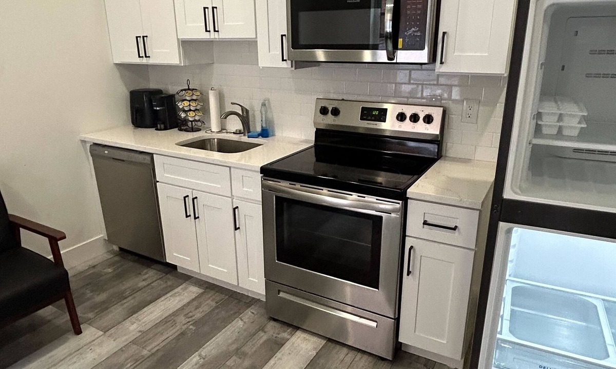 East Parkside Apartment | Snug Apt - Sleeps 3