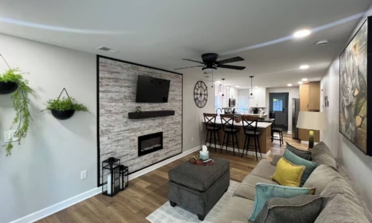 Howland Corners House | Snug As a Bug- 2Bedroom 2Bath