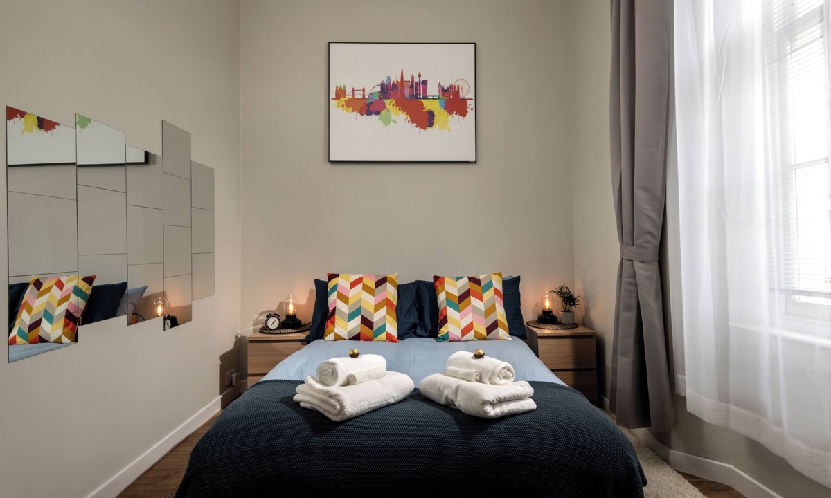 Pimlico Apartment | Snug City Studio Comfortable and in pristine condition