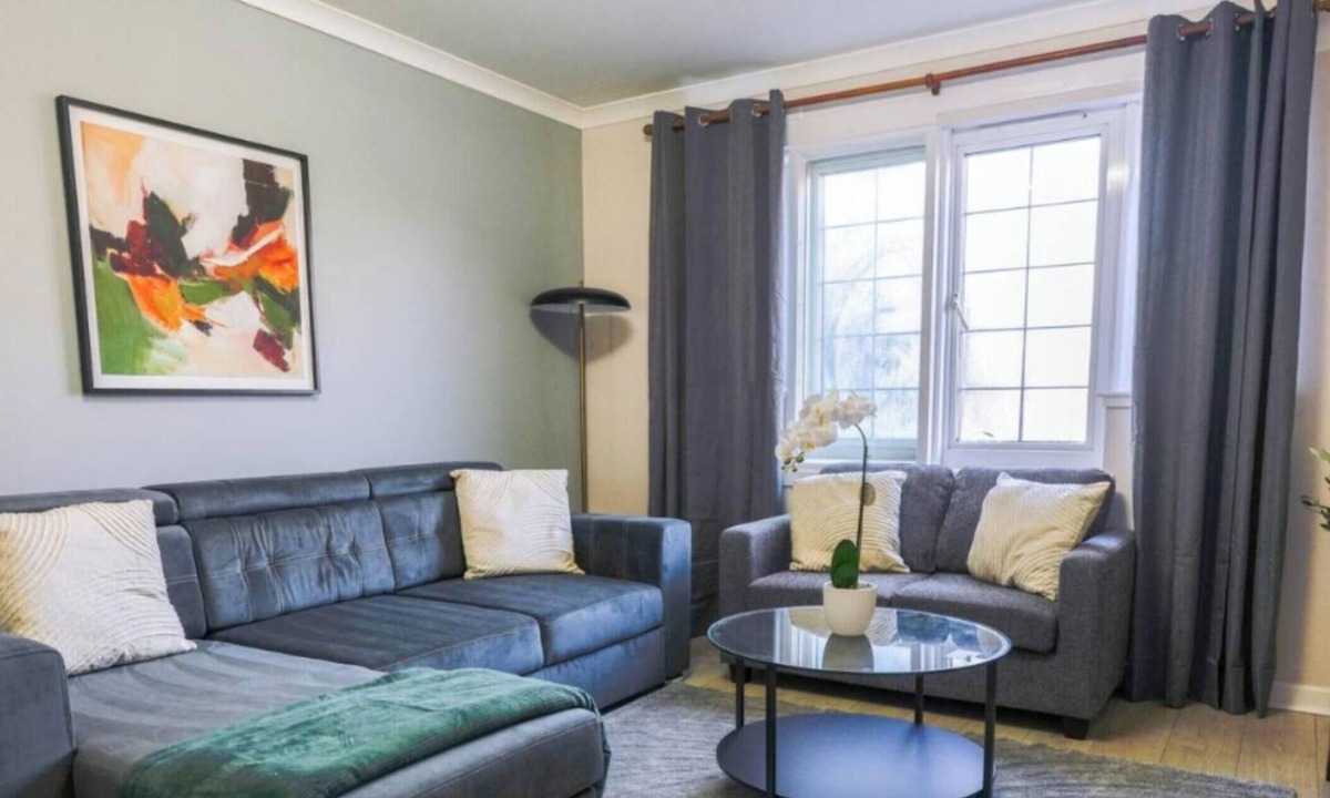 Livingston Apartment | Snug Modern Apartment