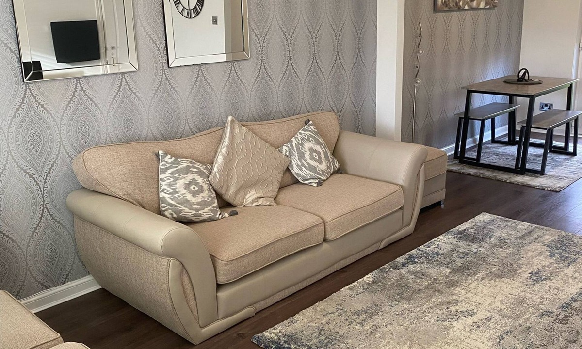 Airdrie House | Snug Modern Home in Airdrie