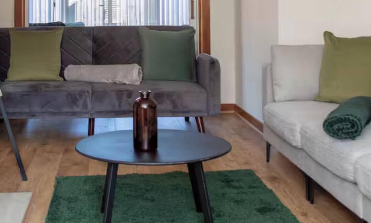 Grangemouth House | Snug Modern Home in Grangemouth