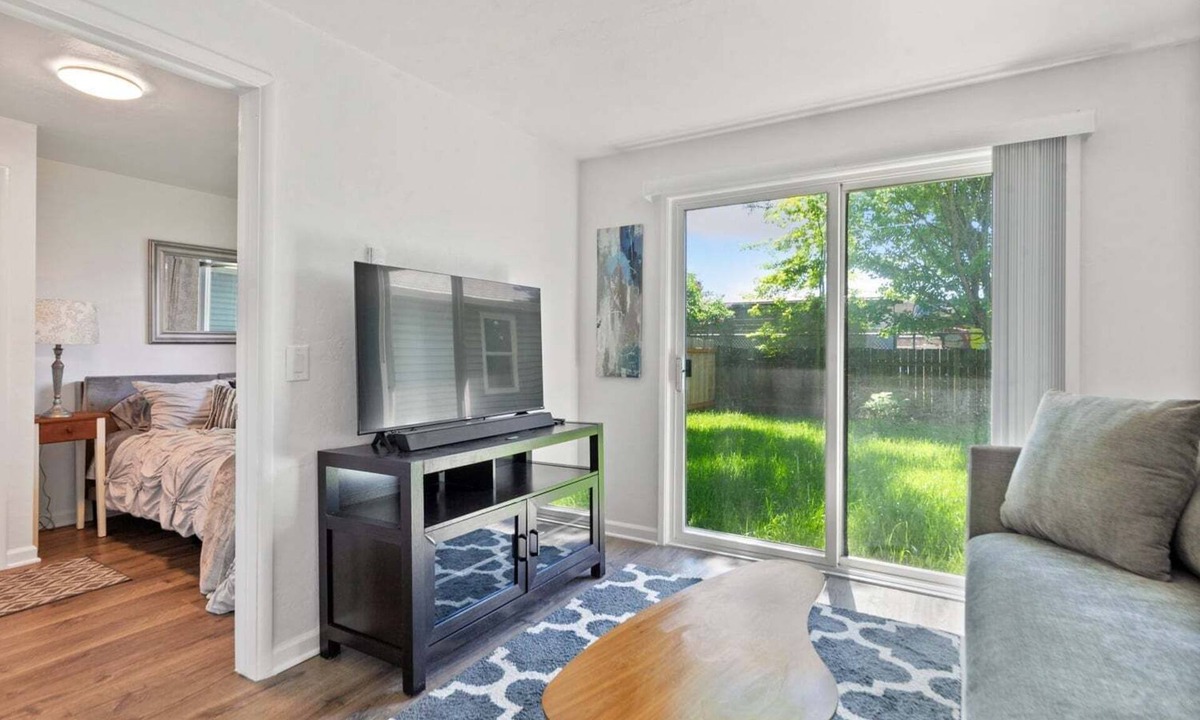 Market District Condo | Snug Spot 68 - Close To Downtown & Autzen 1 Bedroom Studio