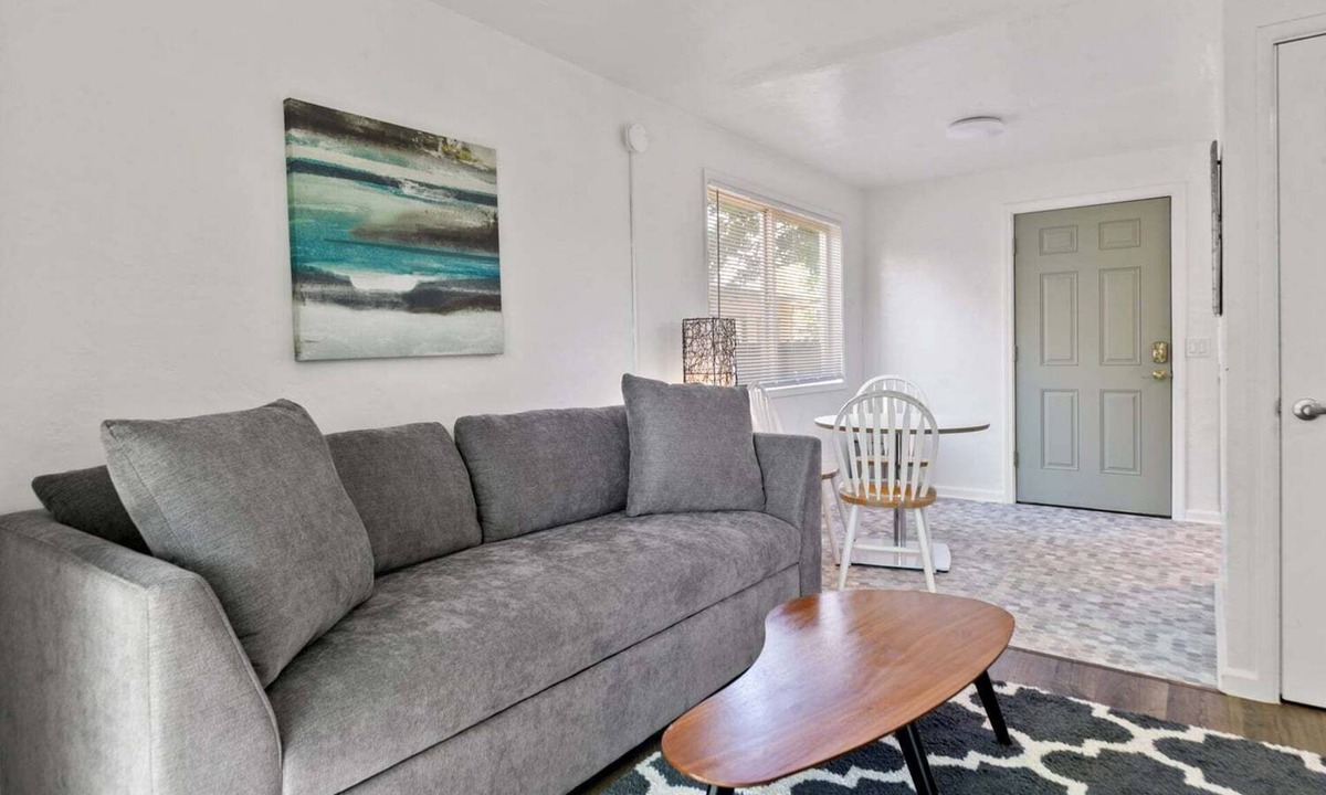 Market District Apartment | Snug Spot 68: Cozy 1-Bedroom Retreat near Downtown Eugene & Autzen!