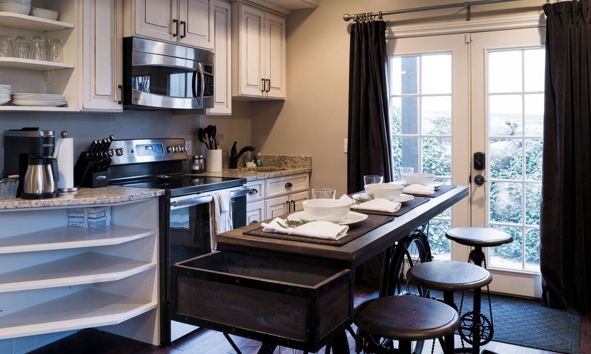 Heber House | Snuggle Down Inn: 1BR In-Law Basement Suite