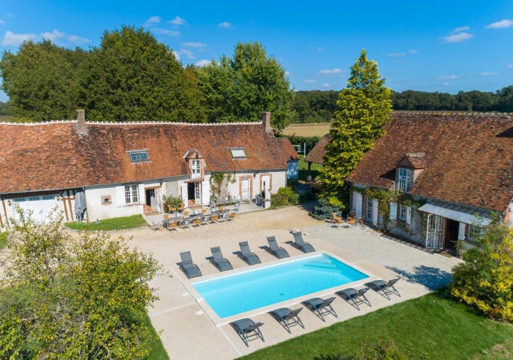 Feins-en-Gatinais Villa | So Villa Bergerie 45 - Heated pool - Soccer - Jacuzzi - 1h30 from Paris - 30 beds