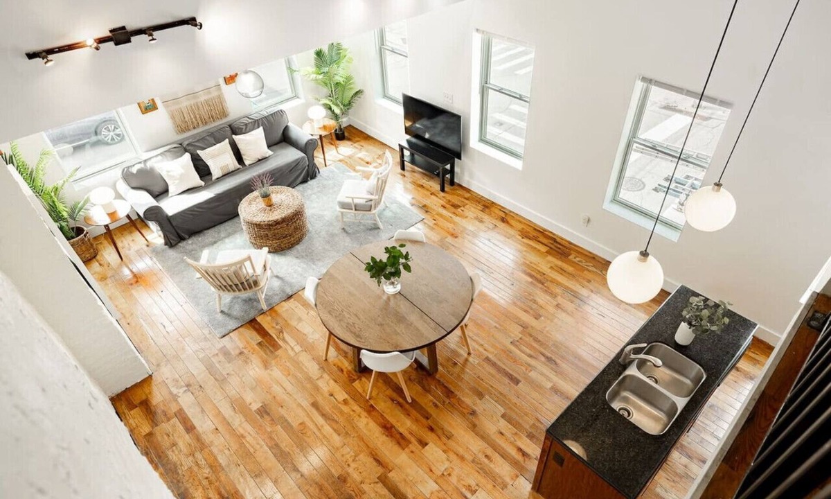 Pendleton Apartment | Soaring 2BR Parkside Loft