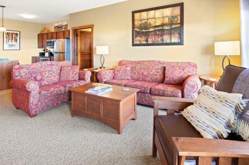 Edray Apartment | Soaring Eagle 203 Next To Slopes Underground Parking Hot Tubs Locker