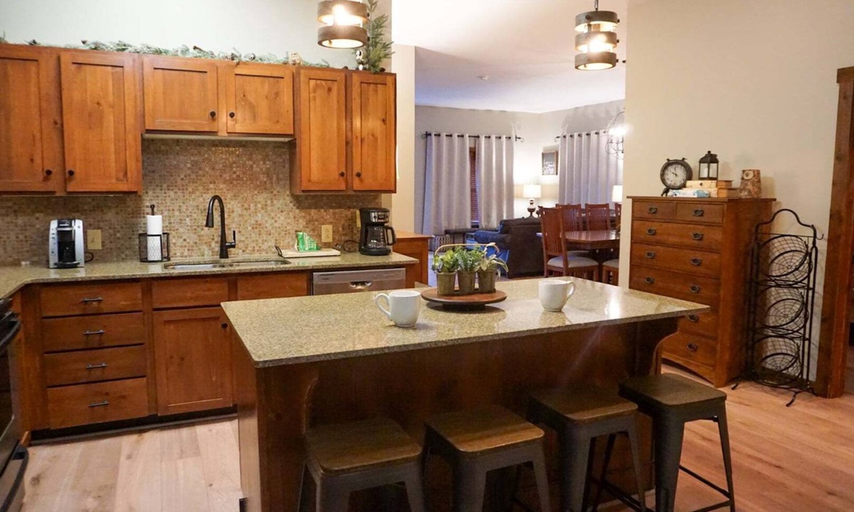 Edray Condo | Soaring Eagle #405: 3 Br Location! Slope Side, Hot Tub