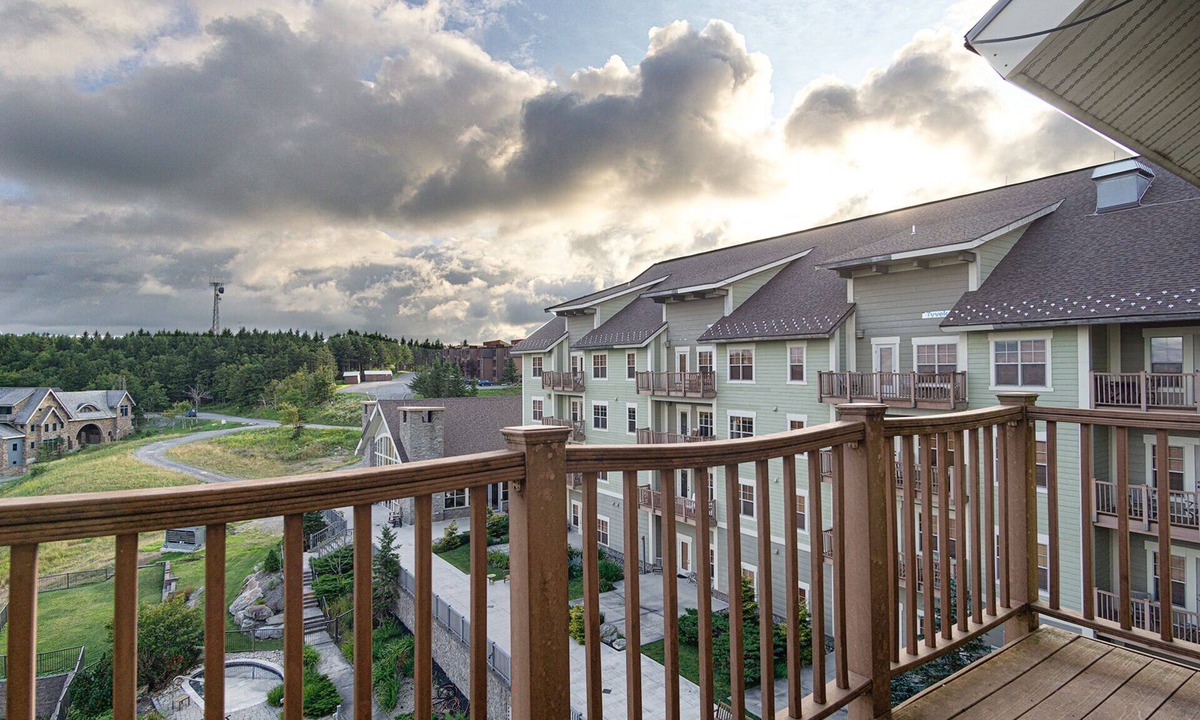 Edray Condo | Soaring Eagle #406: 2 Bedrooms, 2 Full Baths: Slope Side, Hot Tubs. Underground Parking.