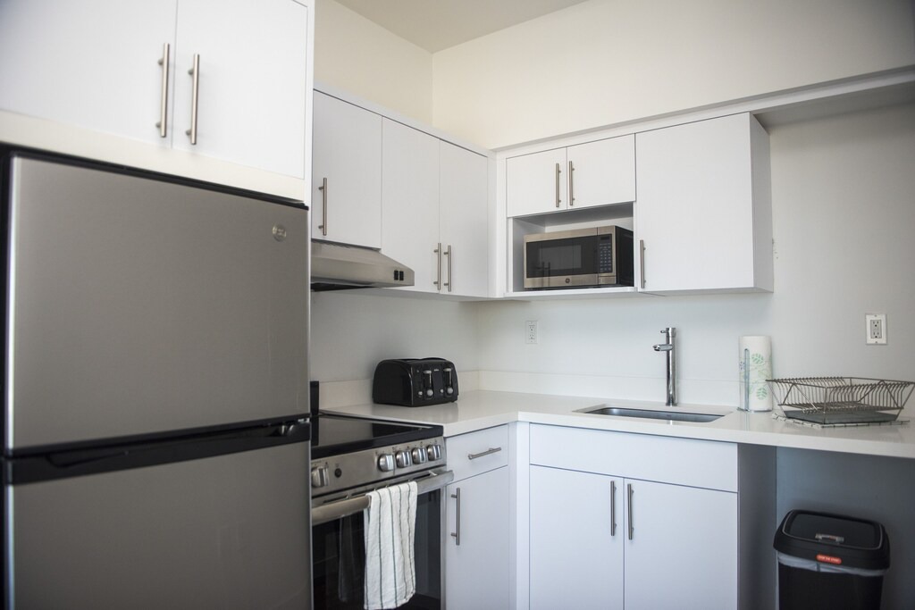 South Pointe Apartment | SoBe 12th and Ocean Studio - Balcony Views