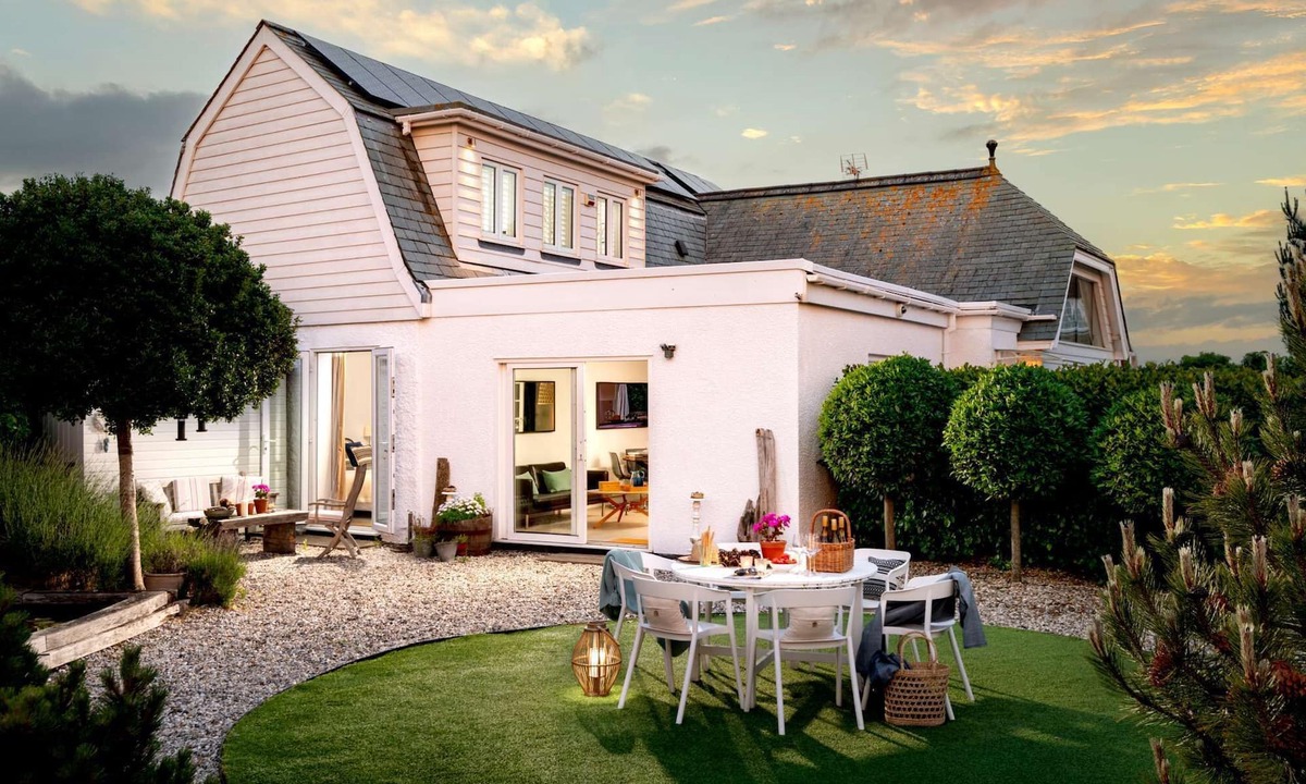 Pevensey House | Sociable Open Plan entertaining. and more.