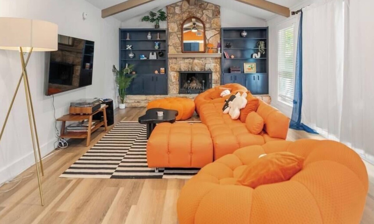 Austin House | SoCo & Zilker 3BR | Private Yard Retreat