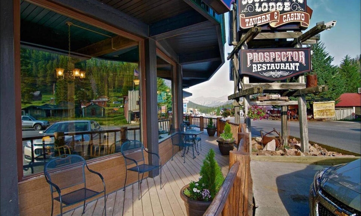 Cooke City-Silver Gate Hotel | Soda Butte Lodge